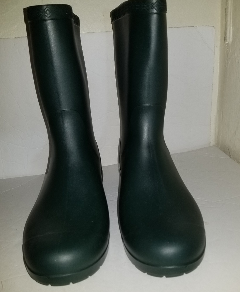 Ugg rain boots size 9